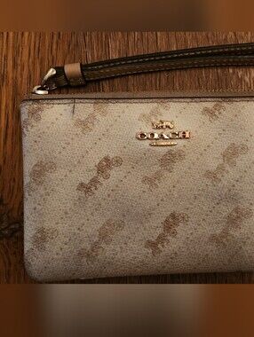 Vintage Coach Carriage Logo Signature Wristlet with Gold Logo - Great Shape!!